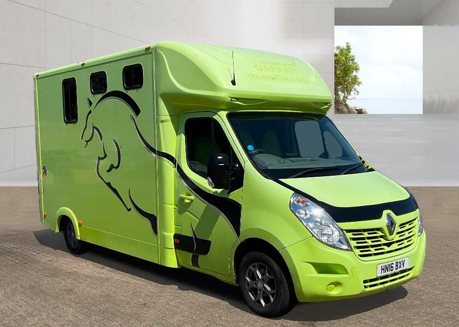 Foxy — 2016 Renault Master 3.5 tonne horsebox, front three-quarter view